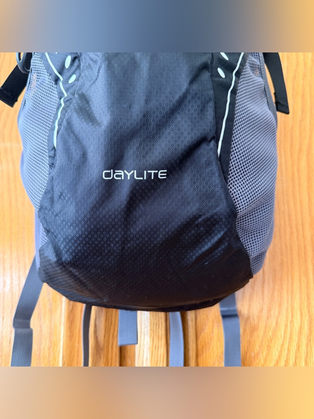 Osprey Daylite unisex Black and Gray Backpack - Picture 3 of 11